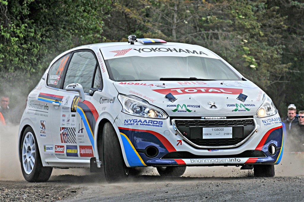 Kim Madsen varmer op til den krævende efterårssæson ved rallysprintet i Fårvang
(Foto: Rallypics)